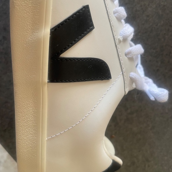 Veja Women’s Shoes - Picture 4 of 4